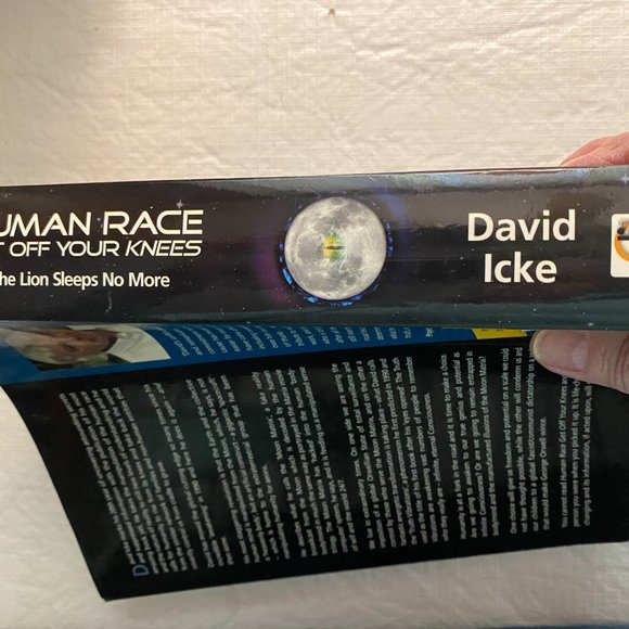 PAPERBACK "HUMAN RACE GET OFF YOUR KNEES'  THE LION SLEEPS NO MORE BY DAVID IKE - Picture 3 of 6